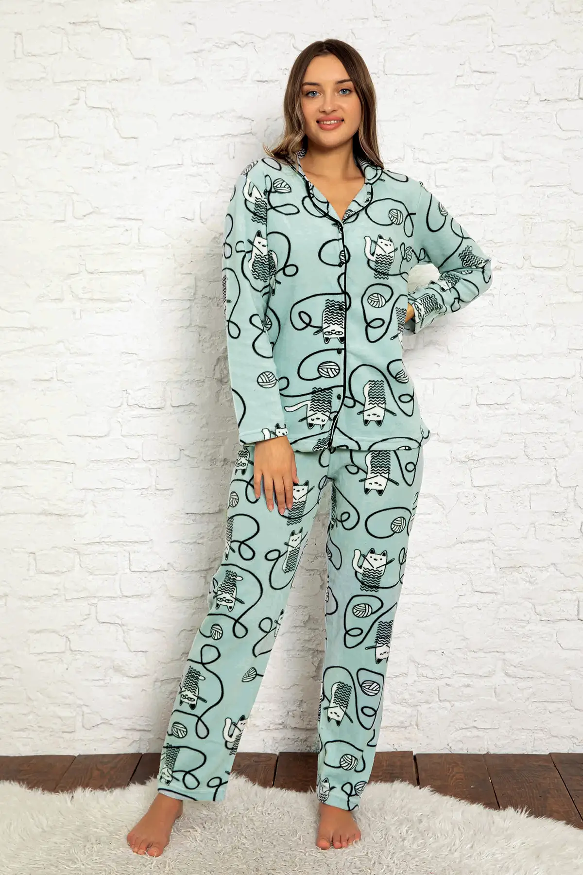 Bayan Kışlık Welsoft Peluş İnci Düğmeli Pijama Takımı 'İpeksi Doku' - Yesil