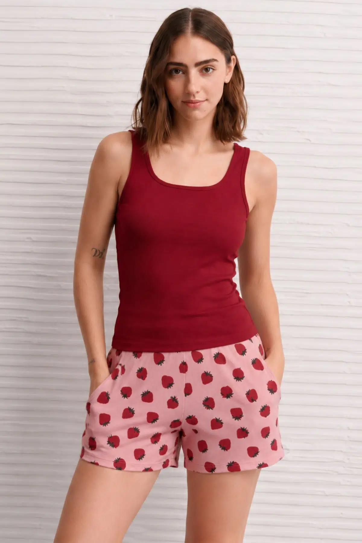 Kadın Çilek Desenli Şortlu Pijama Takımı Bordo Basic Atletli Ev Giyim- Rahat Yazlık Takım - Bordo