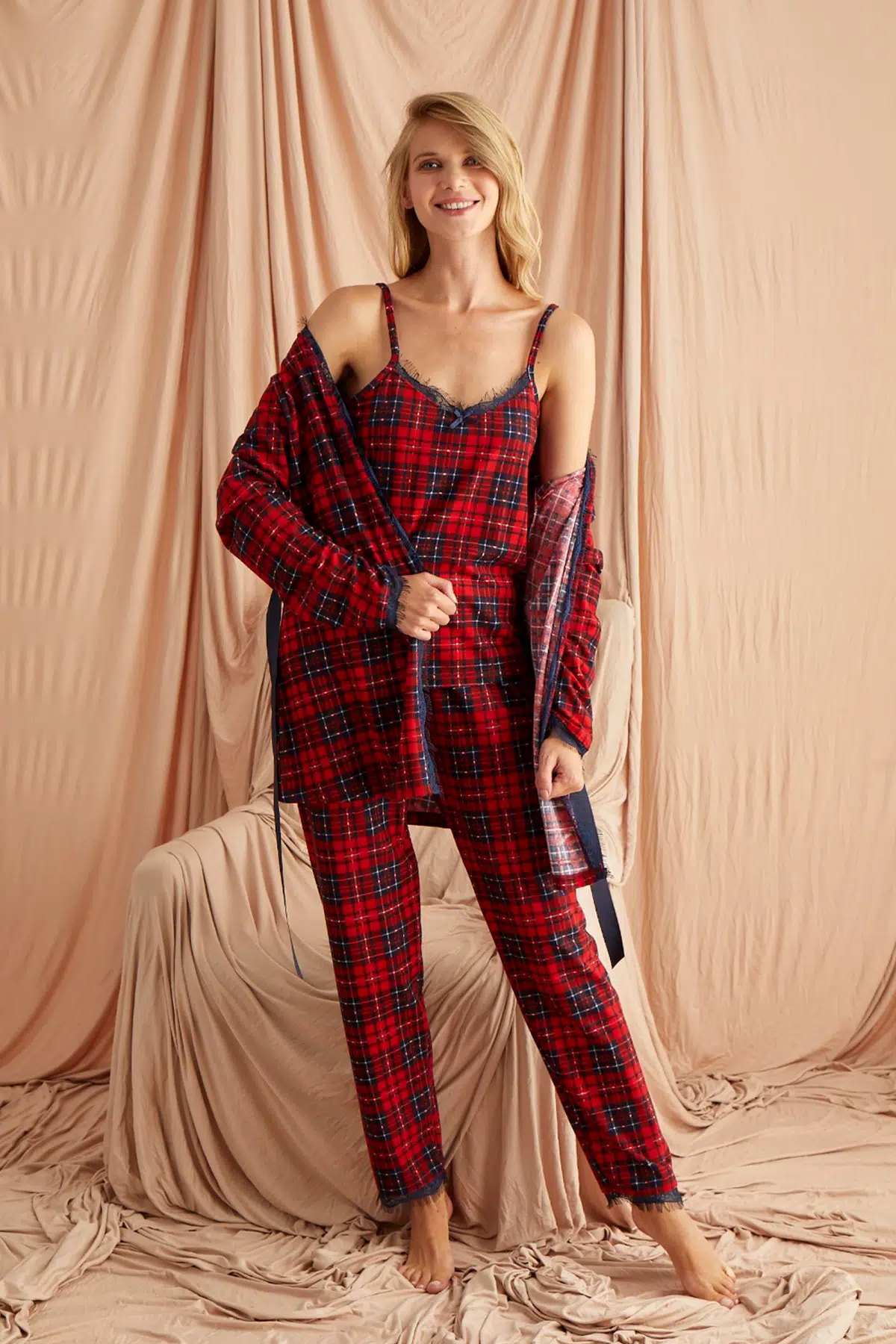 Nisanca Kışlık Sabahlıklı Kadın Kadife Pijama Takımı - Bordo
